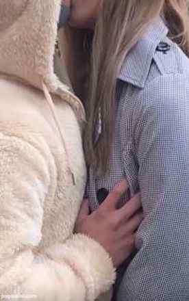 FC2-PPV-1346357 - 2本のおまけ動画あり【数量限定】「顔バレ薄モザ・場所ガウス無し」配信です。親友の*を先輩と森に連れ出し強制中出し。