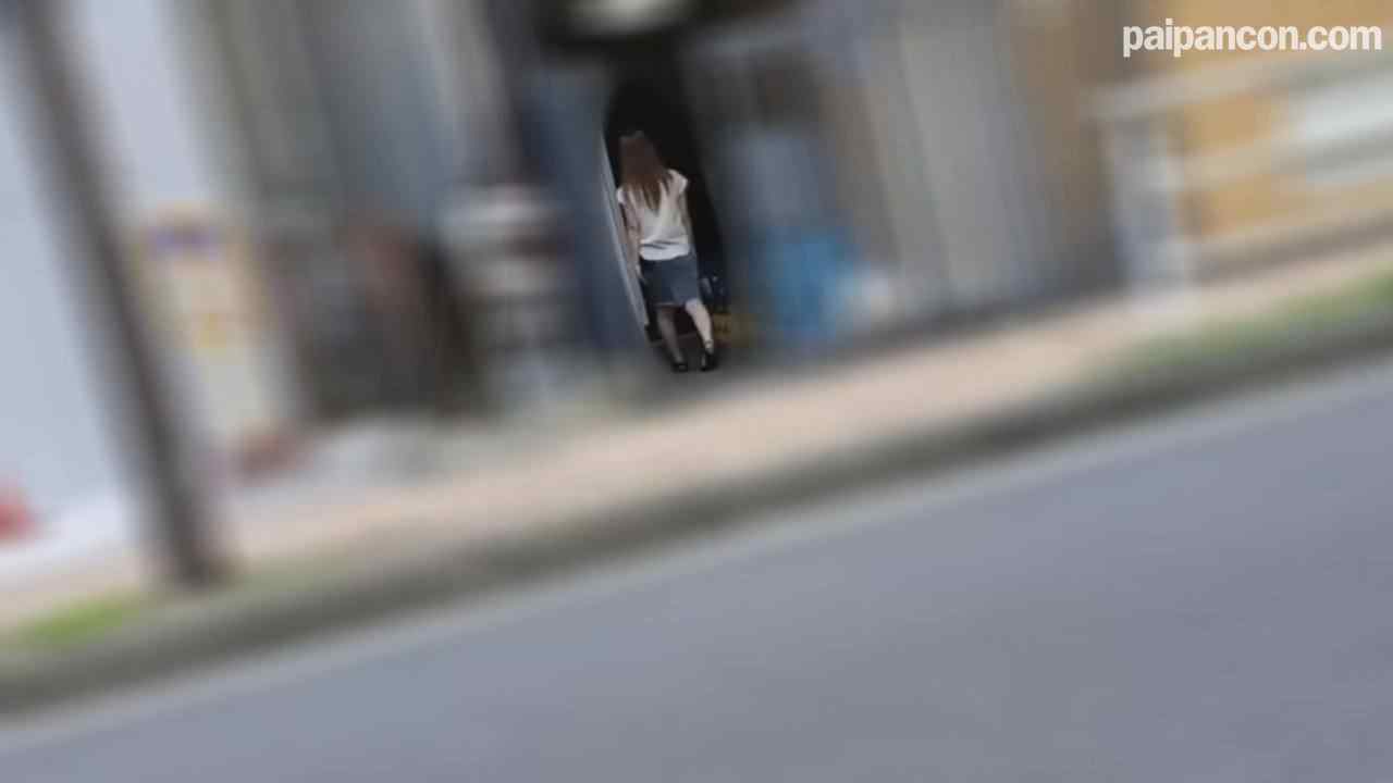 FC2-PPV-1426316 - 【個人】小柄な美尻の奥さんの自宅に押し入り玄関先で生膣を犯し中出し。 thumbnail_1.jpg