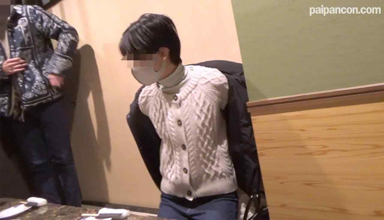 FC2-PPV-1628580 - 【人でなしの宴】ガリ勉真面目っこ宴会接待＆4P生ハメ乱交調教中出し。ち〇ぽ３本でよがり狂い性欲をぶちまけられる廃人雌犬。人様の娘を容赦なく女奴に仕上げる人でなし達の宴。