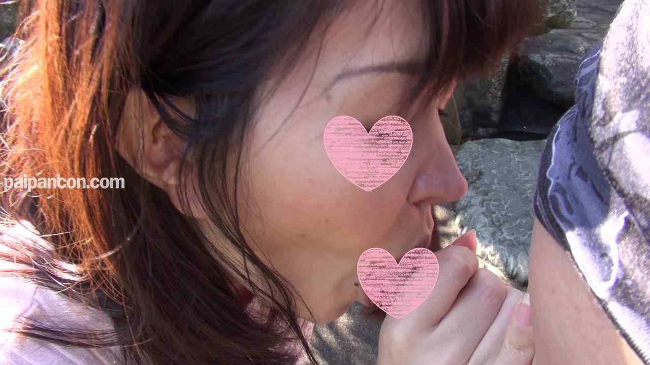 FC2-PPV-1660590 - 野外露出！敏感スレンダー美熟女を無理やり外に連れ出して中出しSEX！恥ずかしがりながら潮吹きまくるドスケベ女♥