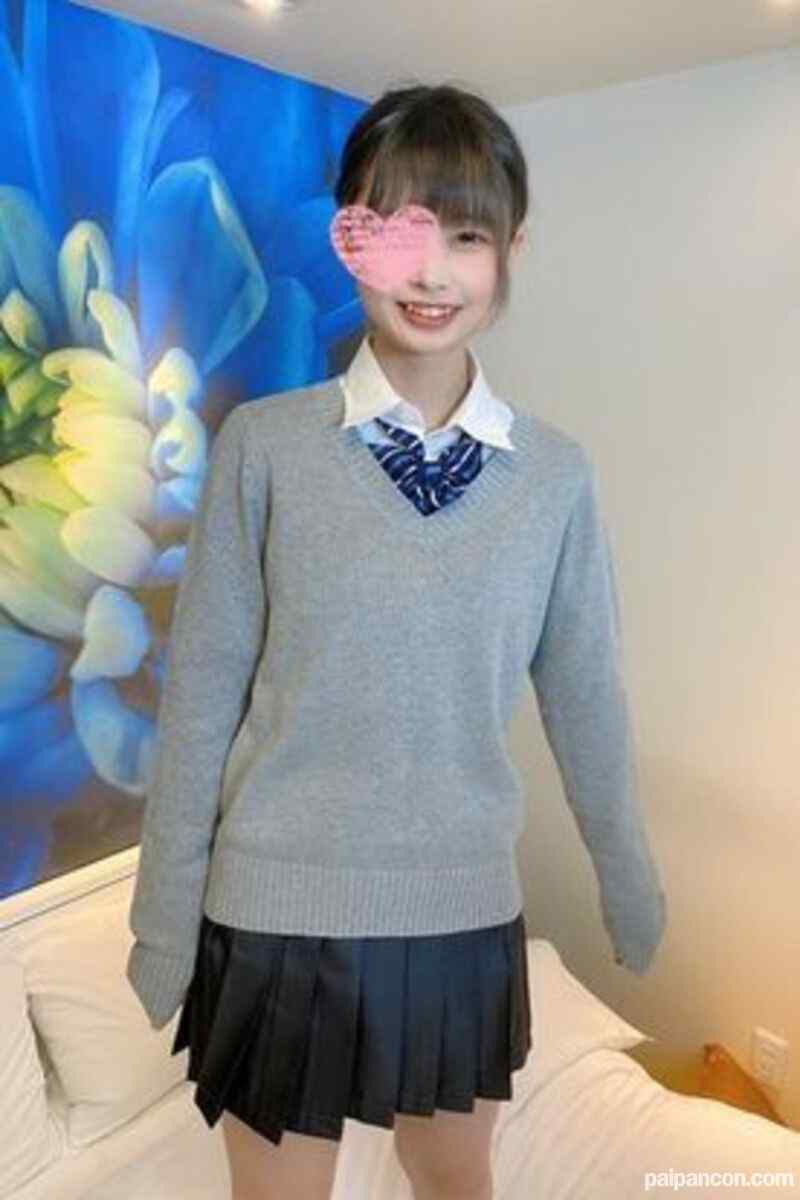 FC2-PPV-1773451 - 10代透明感のある制服姿、ベイビーフェイスの色白美女に大量顔射。