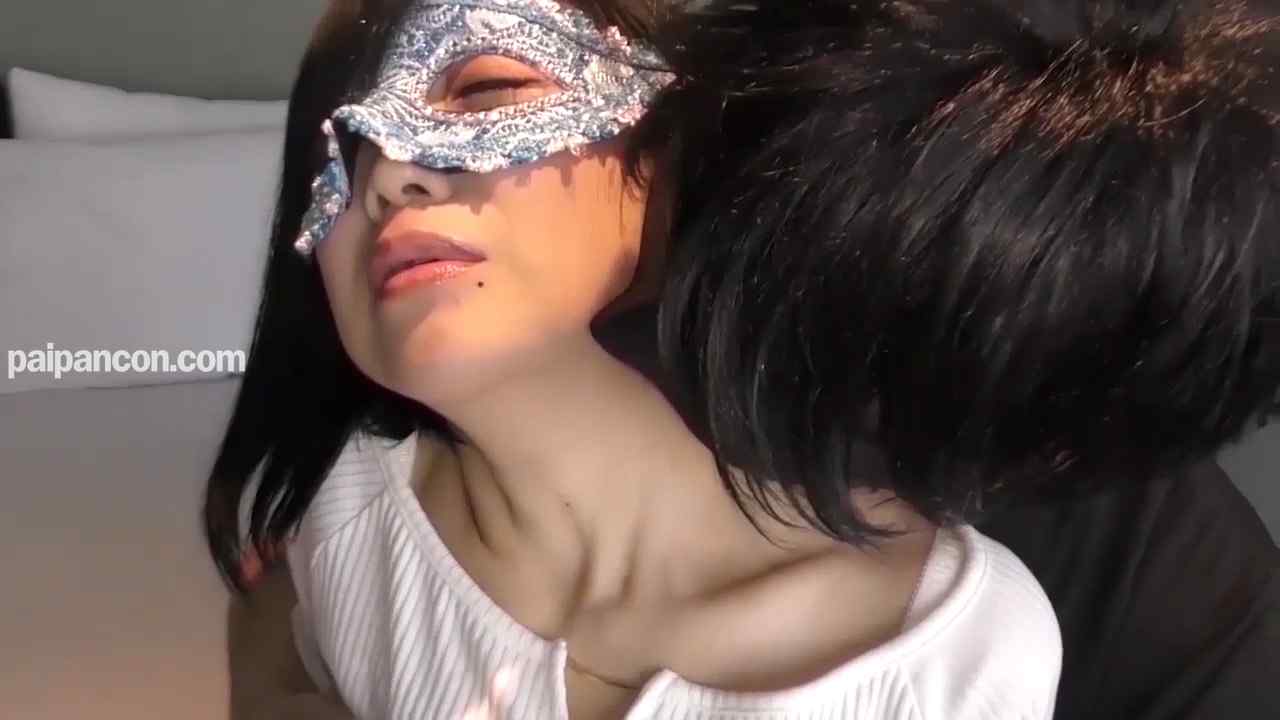 FC2-PPV-1834656 - 【個人撮影・中出し】33歳子あり妻　ゴム有のはずが生チ〇ポを擦り付けられて我慢出来なくて生挿入を受け入れて・・・ thumbnail_0.jpg