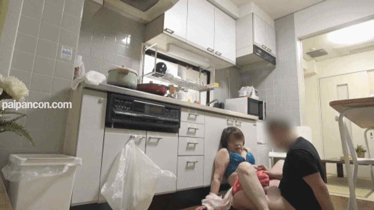 FC2-PPV-2484869 - 1本のおまけ動画あり【無修正ｘ個人撮影】愛奴5号の*親!? 自宅に突然押しかけて、「娘さん不倫してますよ」と報告も不倫相手だとバレて、激エロ還暦超え超熟女を台所で犯して隠し撮りｗ thumbnail_0.jpg