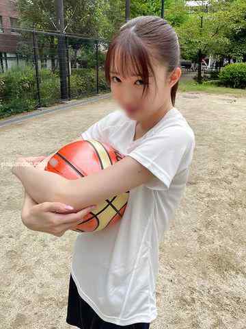 FC2-PPV-2485663 - ☆神美●女☆めちゃ華奢ボディのバスケ部女子（１８）☆先輩のデカちんを小さなおまんこで受け入れます。中出し＆顔射