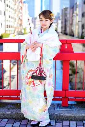 FC2-PPV-2573833 - 【姫始めセックス流出】人気Y●u●berリアル彼女とのプライベートハメ撮り映像流出!!初詣帰りに振袖姿のまま彼女にしゃぶらせ生中出し！生々しい映像データ