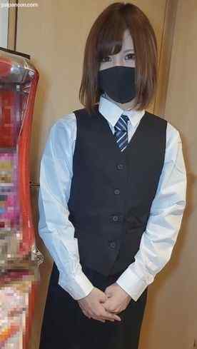 FC2-PPV-2647423 - パチ屋の景品カウンターで愛嬌がよく笑顔が可愛い彼女と仕事終わりに初ハメ・中出し cover.jpg