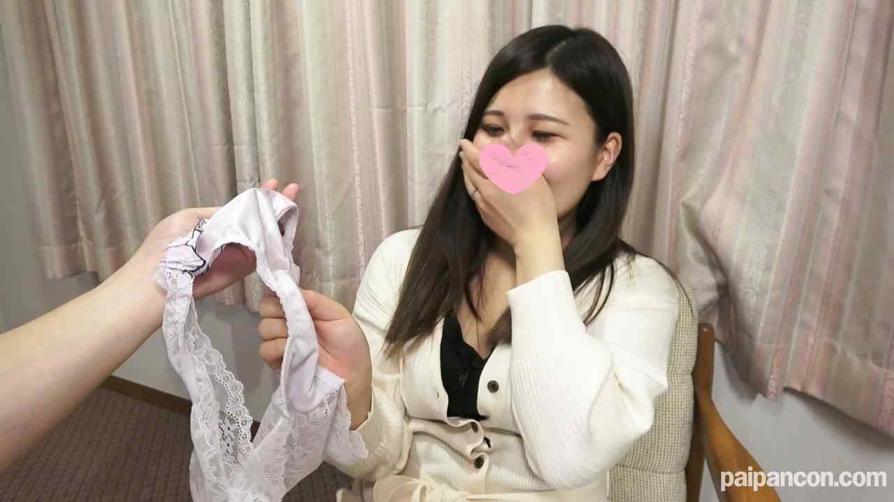 FC2-PPV-3034392 - 1本のおまけ動画あり【無修正】【寝取り】清楚でお淑やかな若妻。旦那以外の男に色目を使って他人棒を強烈おねだり。デカチン挿入でハメ潮大量噴射！中出しされた間男のザーメンを舐めとる。