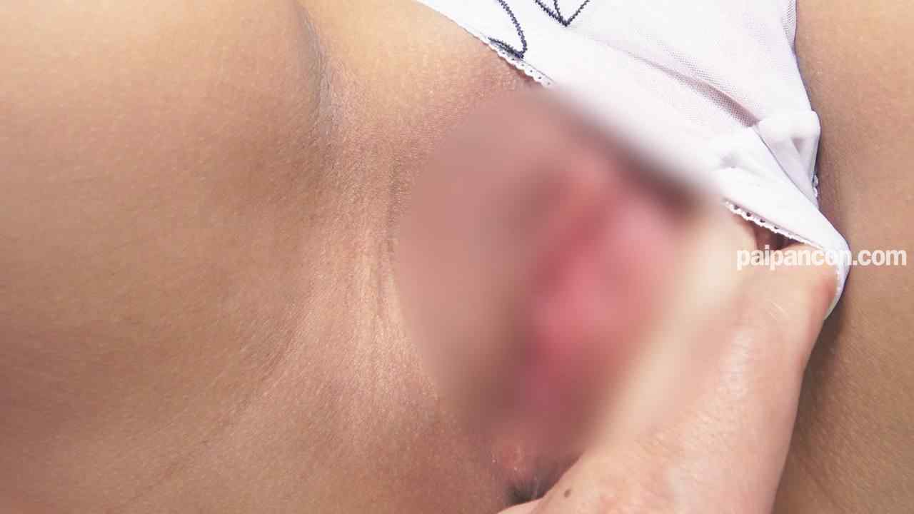 FC2-PPV-3034392 - 1本のおまけ動画あり【無修正】【寝取り】清楚でお淑やかな若妻。旦那以外の男に色目を使って他人棒を強烈おねだり。デカチン挿入でハメ潮大量噴射！中出しされた間男のザーメンを舐めとる。