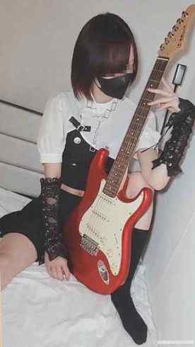 FC2-PPV-3061517 - 女子○生に○されたい・美脚のバンド女子・私服で騎乗位中出しの後…※VR別アングル特典付