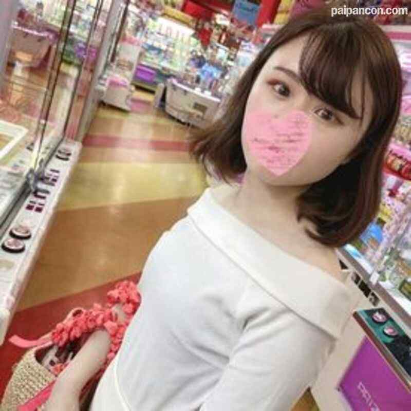 FC2-PPV-3081081 - 一週間限定3480→2480 合計4作品!怒涛の160分! 色白でスレンダーなロ〇顔美女！つるつるでキツキツなおまんこに遠慮なく本気中出し！ cover.jpg