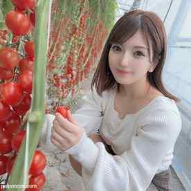 FC2-PPV-3157890 - 初撮影・顔出し！！女子アナ志望のメチャメチャ可愛い現◯女子大生が神社の隅に隠れて青姦フェラ抜き口内射精！！綺麗すぎるピンク乳首の美乳に大興奮で大量射精！！ cover.jpg