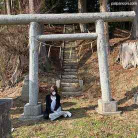 FC2-PPV-3244942 - 【野外・ぶっかけ】[後編]帰り道で神社を見つけたので、神様の前できちんと返済しますと誓わせました。 cover.jpg