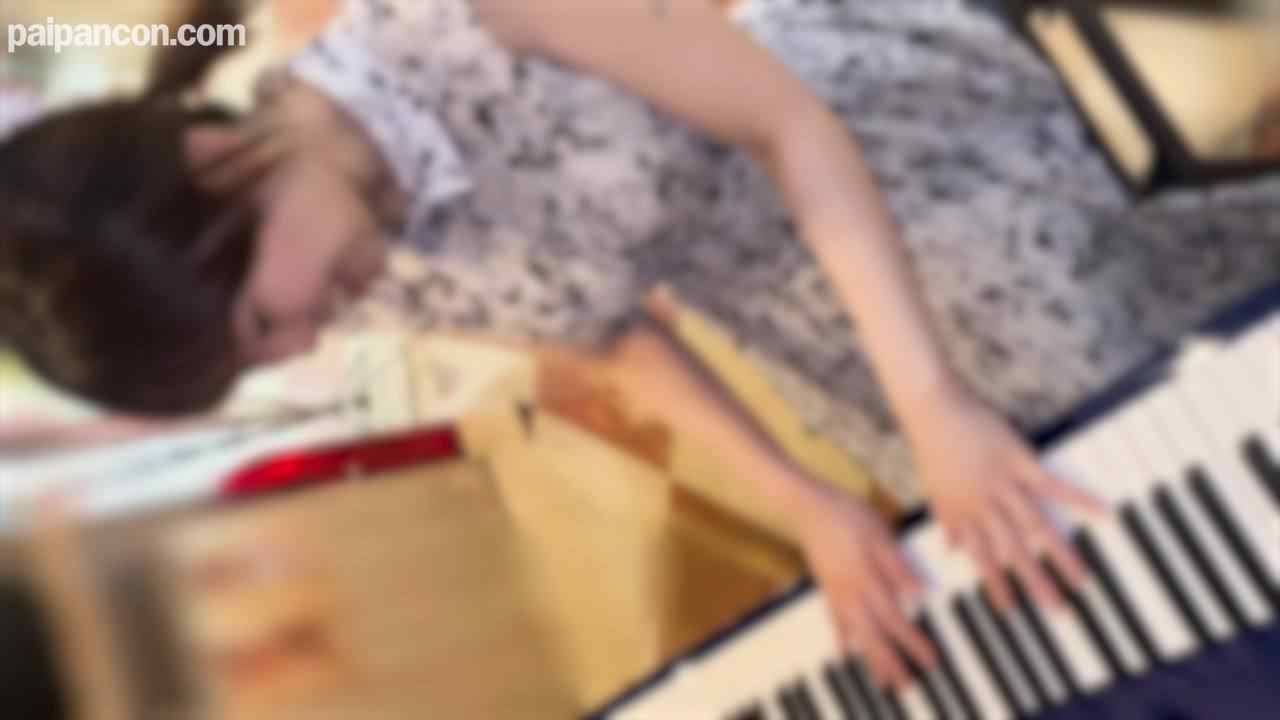 FC2-PPV-4470285 - ※３日間限定1980pt顔出し【初・無修正】Wikiに載ってる神乳ピアニスト。破壊力抜群のロケットおっぱいを堪らんばかりに揺らし男を魅了。感度絶頂で喘ぎまくる彼女の膣内と顔に大量発射♡ thumbnail_2.jpg