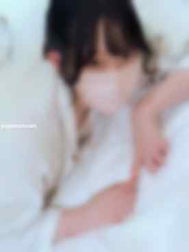 FC2-PPV-4692702 - 【新装開店1000pt】「うんしょっ♡」で下着を脱ぐSSS級の色白清楚 電マでイクイク♡キモおじにされるがまま cover.jpg