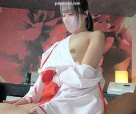 FC2-PPV-4734497 - 【個撮/素人】エッチな巫女さん登場。低身長かつ清楚な姿はまさしく巫女さんのイメージにピッタリ。パイパンマ〇コに大量中出しで種付けしていくっ cover.jpg