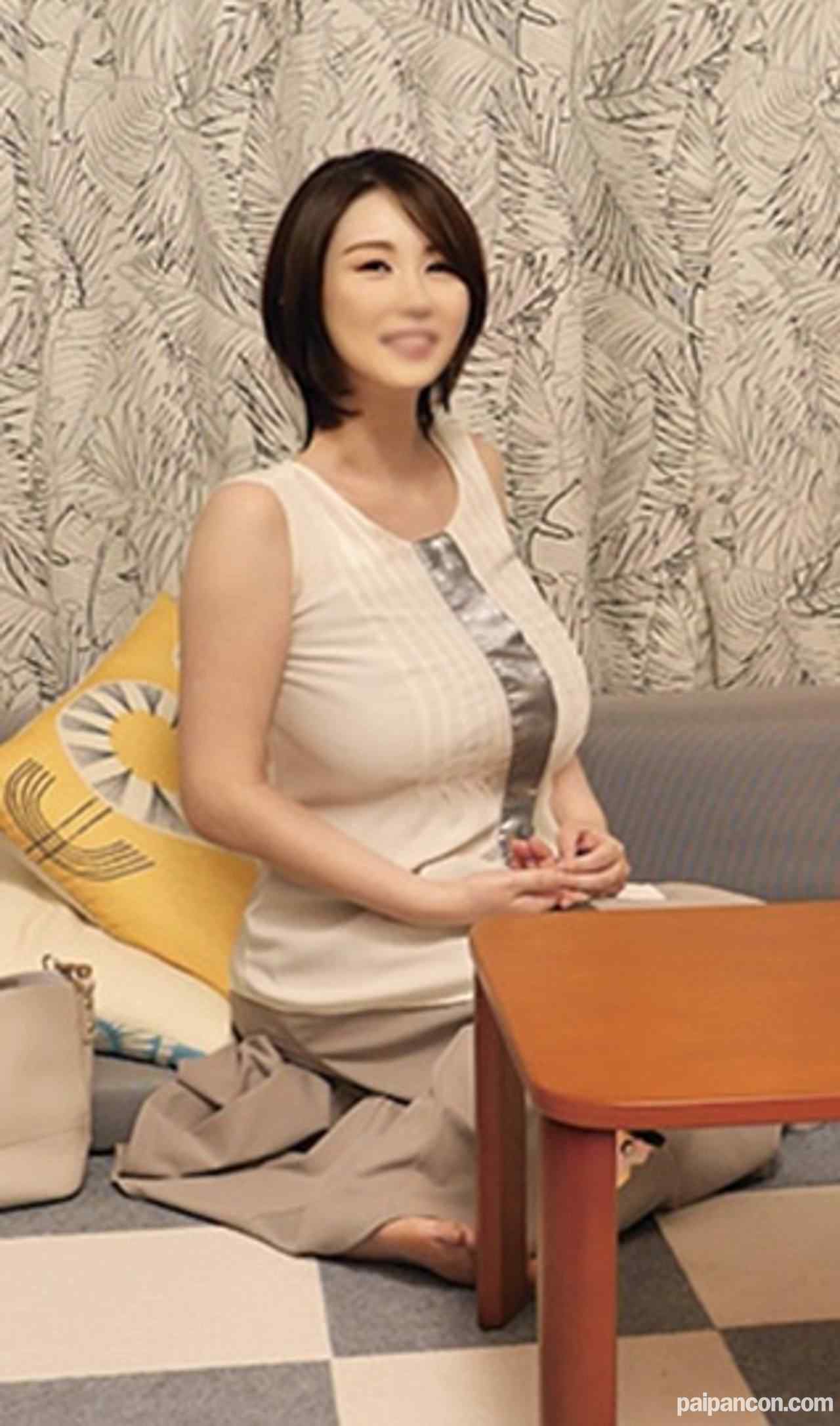 FC2-PPV-4774490 - 【個撮】50歳エロエロ漫画乳奥さまをナンパで**！　清楚な白レース下着に隠されたＩカップはフワッフワのもっちもち！　ぶるんっぶるんっ宙に円を描がきながら他人棒でイキまくる連れ込み中出しSEX thumbnail_1.jpg