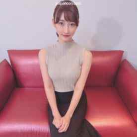 FC2-PPV-4810346 - 【激レア】超大手上場企業で働く丸の内ＯＬの色白神乳スレンダーボディ。フェロモン溢れる美女のカラダに底辺男の精液を注ぎ込む。 cover.jpg